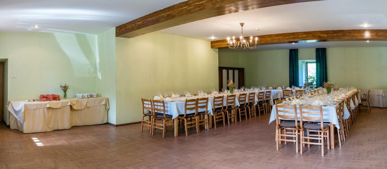 Park Hotel Bruzis Smiltene Extérieur photo